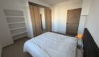 Première chambre avec lit double et rangements